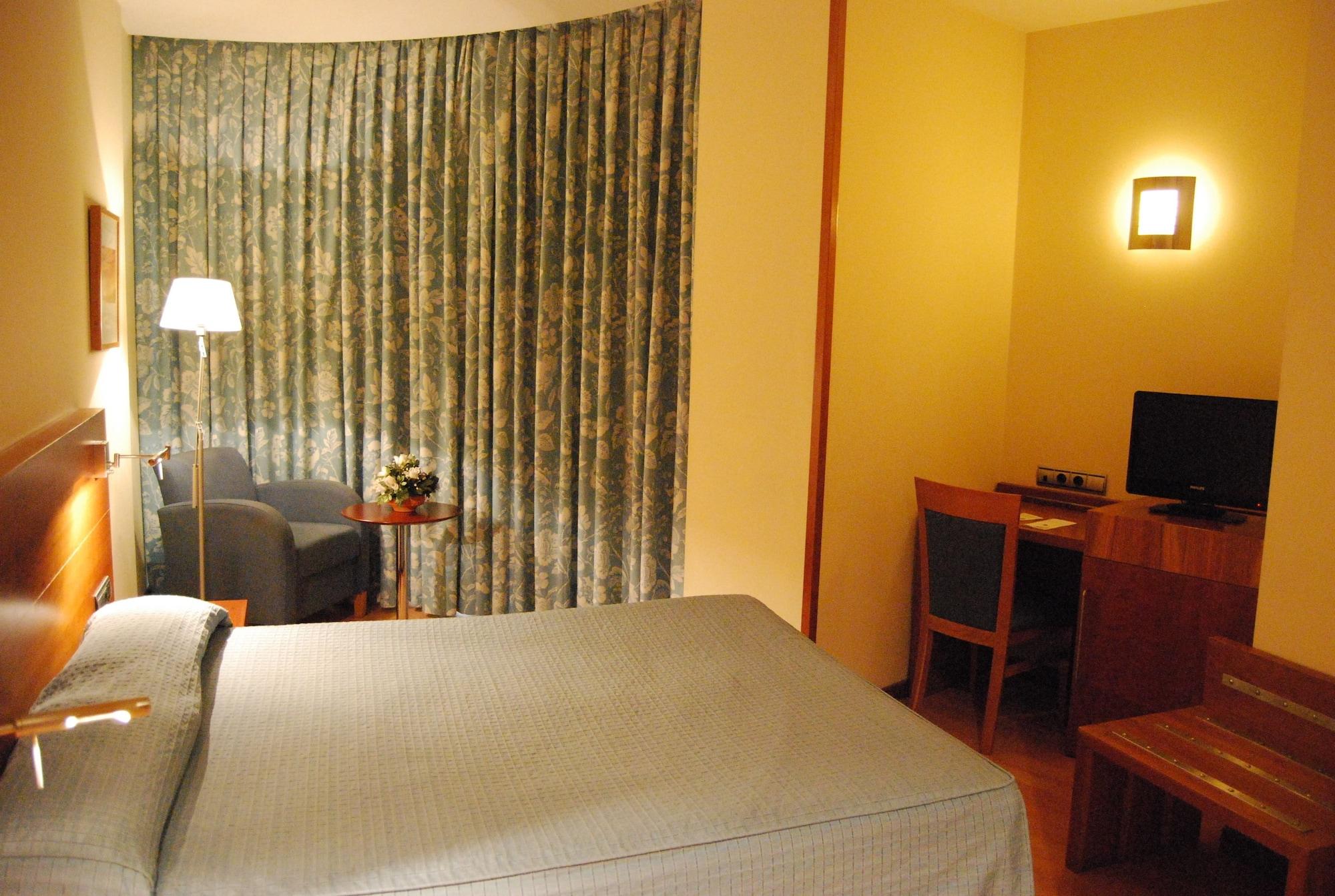 Hotel Mieres Del Camino Dış mekan fotoğraf