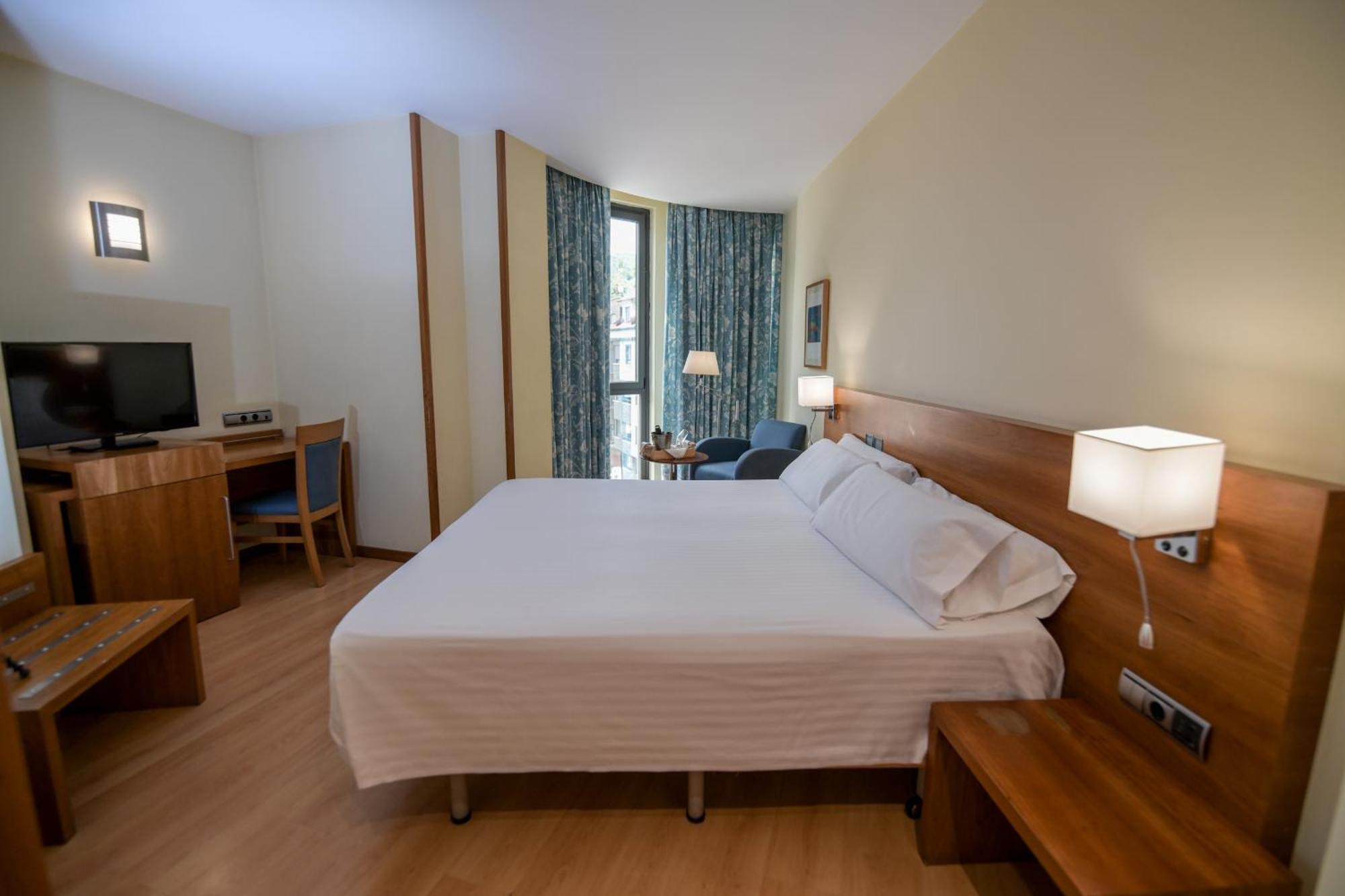 Hotel Mieres Del Camino Dış mekan fotoğraf